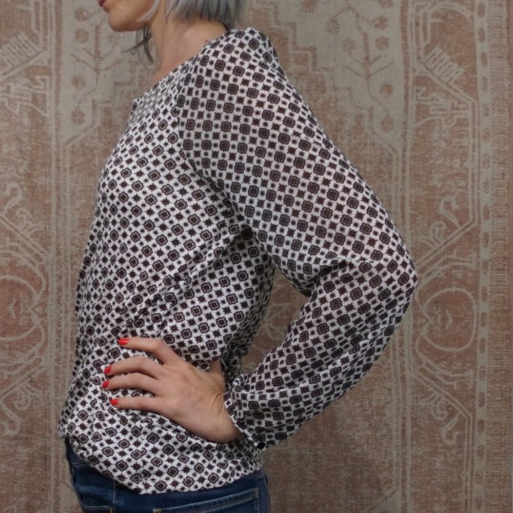 ⭐LOFT patterned blouse - Picture 4 of 6